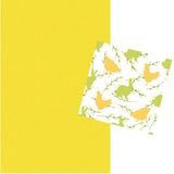 Pasen tafeldecoratie set geel tafelkleed 138 x 220 cm en 20x paas thema servetten met konijnen/kippen