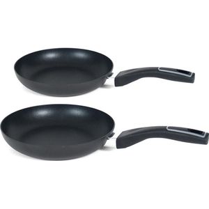 Pannenset 2x aluminium zwarte koekenpannen/hapjespannen Gusto met anti-aanbak laag 18 cm en 24 cm