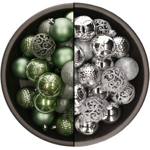 74x stuks kunststof kerstballen mix van salie groen en zilver 6 cm - Kerstversiering