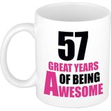 57 great years of being awesome mok wit en roze - cadeau mok / beker - 29e verjaardag / 57 jaar