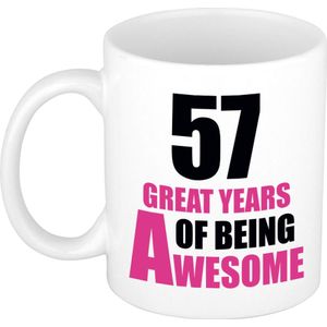57 great years of being awesome mok wit en roze - cadeau mok / beker - 29e verjaardag / 57 jaar