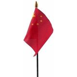 2x stuks china tafelvlaggetjes 10 x 15 cm met standaard - Chinese vlag thema feestartikelen/versiering