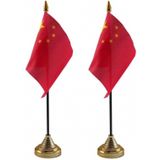 2x stuks china tafelvlaggetjes 10 x 15 cm met standaard - Chinese vlag thema feestartikelen/versiering