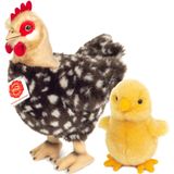 Hermann Teddy Pluche kip knuffel - 24 cm - multi kleur - met een kuiken van 10 cm - kippen familie - Pasen decoratie/versiering
