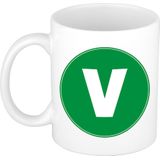 Mok / beker met de letter V groene bedrukking voor het maken van een naam / woord - koffiebeker / koffiemok - namen beker