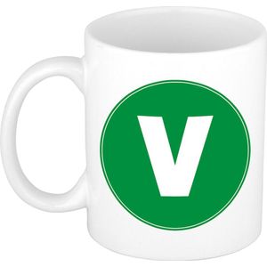 Mok / beker met de letter V groene bedrukking voor het maken van een naam / woord - koffiebeker / koffiemok - namen beker