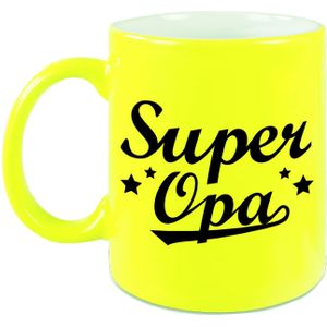 Super opa tekst cadeau mok / beker - 330 ml - neon geel - kado koffiemok / theebeker