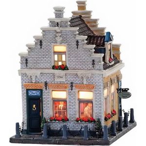 Dickensville Kerstdorp Friesland huis De Halve Zwaan 19 cm - Elfstedentocht - met licht - 15 x 15 x 19 cm - kerstdorp huisje