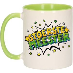 Stoerste meester cadeau koffiemok / theebeker wit en groen met sterren - 300 ml - keramiek - cadeau beker / waardering mok