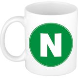 Mok / beker met de letter N groene bedrukking voor het maken van een naam / woord - koffiebeker / koffiemok - namen beker