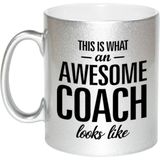 This is what an awesome coach looks like tekst cadeau mok / beker - zilver - 330 ml - Coach / trainer kado