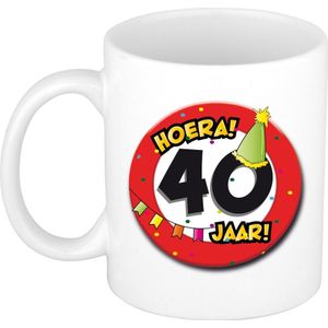 Bellatio Decorations Hoera 40 jaar mok verkeersbord - keramiek 300 ml