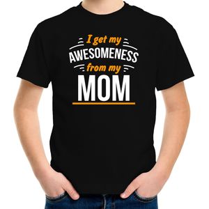 I get my awesomeness from my mom/ mama t-shirt zwart - kinderen - Fun tekst / Verjaardag cadeau / moederdag