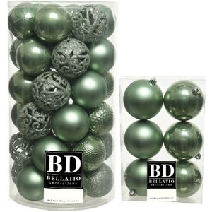 43x stuks kunststof kerstballen salie groen 6 en 8 cm glans/mat/glitter mix - Kerstversiering/kerstboomversiering