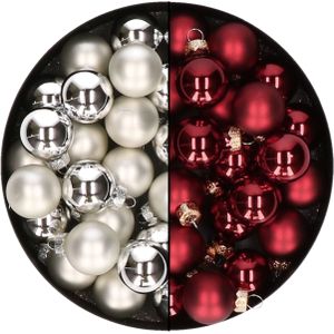 Mini kerstballen - 48x st - zilver en donkerrood - 2,5 cm - glas - kerstversiering