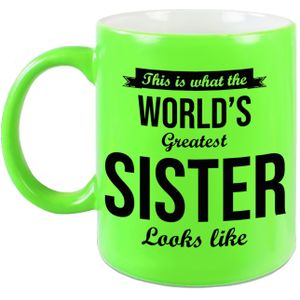 What the worlds greatest sister looks like cadeau mok / beker - 330 ml - neon groen - verjaardag / bedankt cadeau zus
