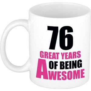 76 great years of being awesome mok wit en roze - cadeau mok / beker - 29e verjaardag / 76 jaar