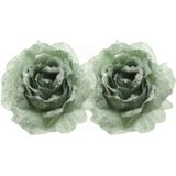 2x Salie groene decoratie bloemen rozen op clip 14 cm - Kerstversiering/woondeco/knutsel/hobby bloemetjes/roosjes