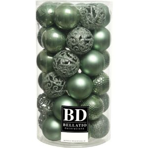 37x stuks kunststof kerstballen salie groen 6 cm inclusief kerstbalhaakjes - Kerstversiering - onbreekbare kerstballen