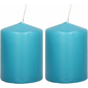 2x Turquoise blauwe cilinderkaarsen/stompkaarsen 6 x 8 cm 21 branduren - Geurloze kaarsen turkoois blauw - Woondecoraties