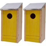 2x Houten vogelhuisjes/nestkastjes met gele voorzijde en metalen dakje 26 cm - Vogelhuisjes tuindecoraties