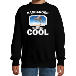 Dieren kangoeroes sweater zwart kinderen - kangaroos are serious cool trui jongens/ meisjes - cadeau kangoeroe/ kangoeroes liefhebber - kinderkleding / kleding