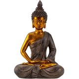 Boeddha beeldje zittend - binnen/buiten - kunststeen - betongrijs/goud - 26 x 17 cm - Relaxed