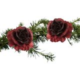 Kerstboom bloemen op clip - 2x st. -donkerrood glitter -kunststof - 10 cm