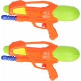 2x Waterpistolen/waterpistool oranje van 30 cm met pomp kinderspeelgoed - waterspeelgoed van kunststof - waterpistolen met pomp