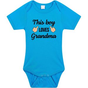 This boy loves grandma tekst baby rompertje blauw jongens - Cadeau oma - Babykleding