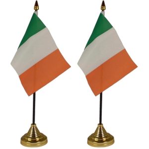2x stuks ierland tafelvlaggetje 10 x 15 cm met standaard - Landen vlaggen feestartikelen en versieringen