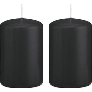 2x Zwarte cilinderkaarsen/stompkaarsen 5 x 8 cm 18 branduren - Geurloze kaarsen - Woondecoraties