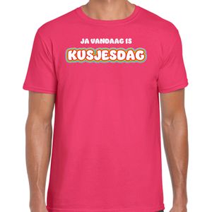 Bellatio Decorations Verkleed T-shirt voor heren - kusjesdag - roze - carnaval - foute party