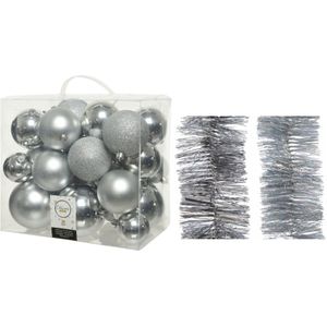 Kerstversiering kunststof kerstballen 6-8-10 cm met folieslingers pakket zilver van 28x stuks - Kerstboomversiering