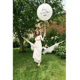 Set van 2x stuks mega ballonnen wit met Love is in the air tekst  - Bruiloft feestartikelen en versieringen - 1 meter diameter