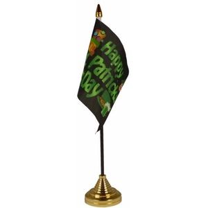 2x stuks happy St Patricks Day tafelvlaggetje 10 x 15 cm met standaard - Feest versieringen
