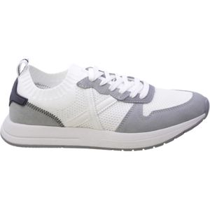 Munich, Schoenen, Heren, Wit, 42 EU, Suède, Witte Slip-On Sneakers met Grijs Suède